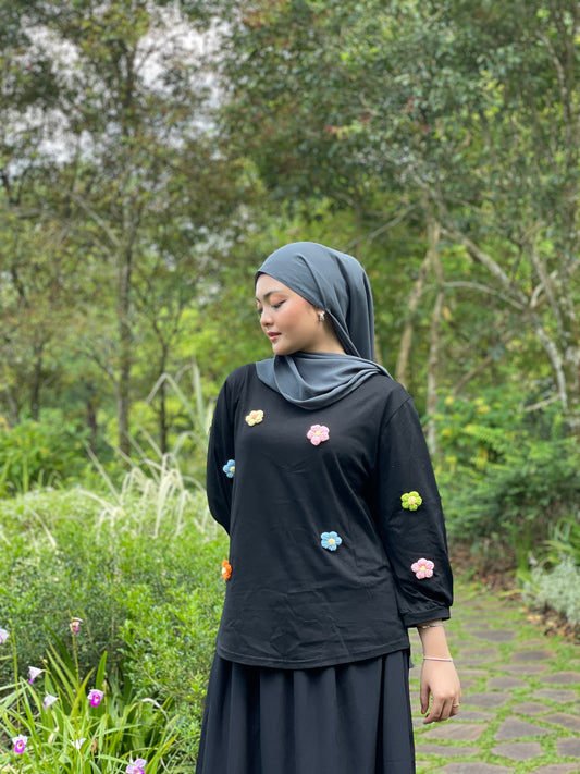 daisy poof black (pre-order 3.5 weeks)